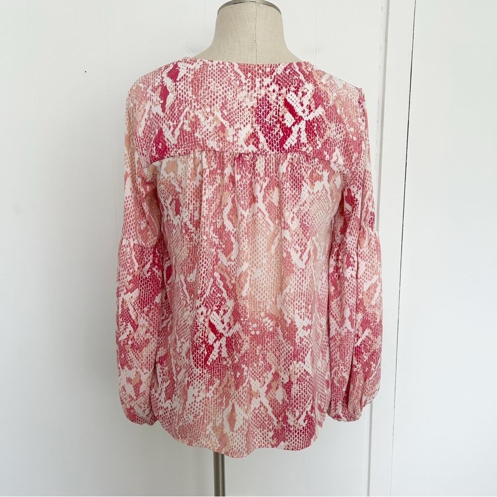 Cabi #5708 Bethany Snake Blouse Pink Coral Size Small - Picture 5 of 8